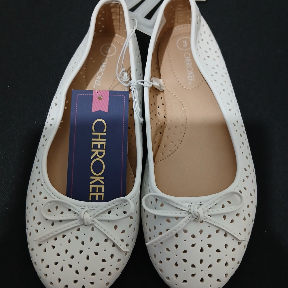 Cherokee kids girl shoes size 3,4  White Ballet Flats nwot